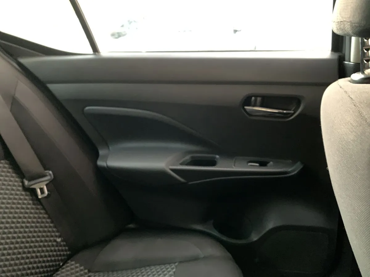 Nissan Versa 1.6 Sense 4x2 Mt 4p año 2021