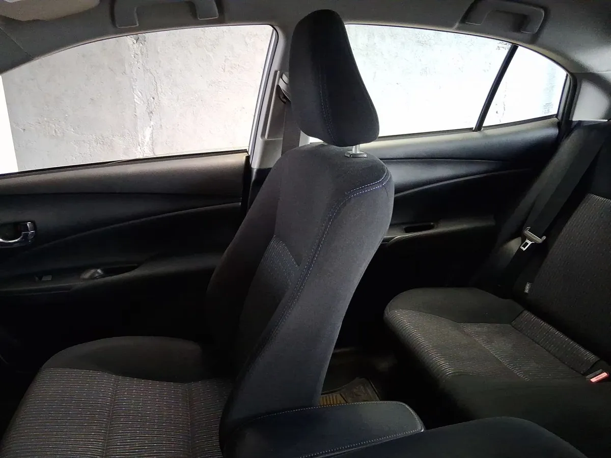 Toyota Yaris 1.5 Gli E 4x2 Mt 4p año 2022