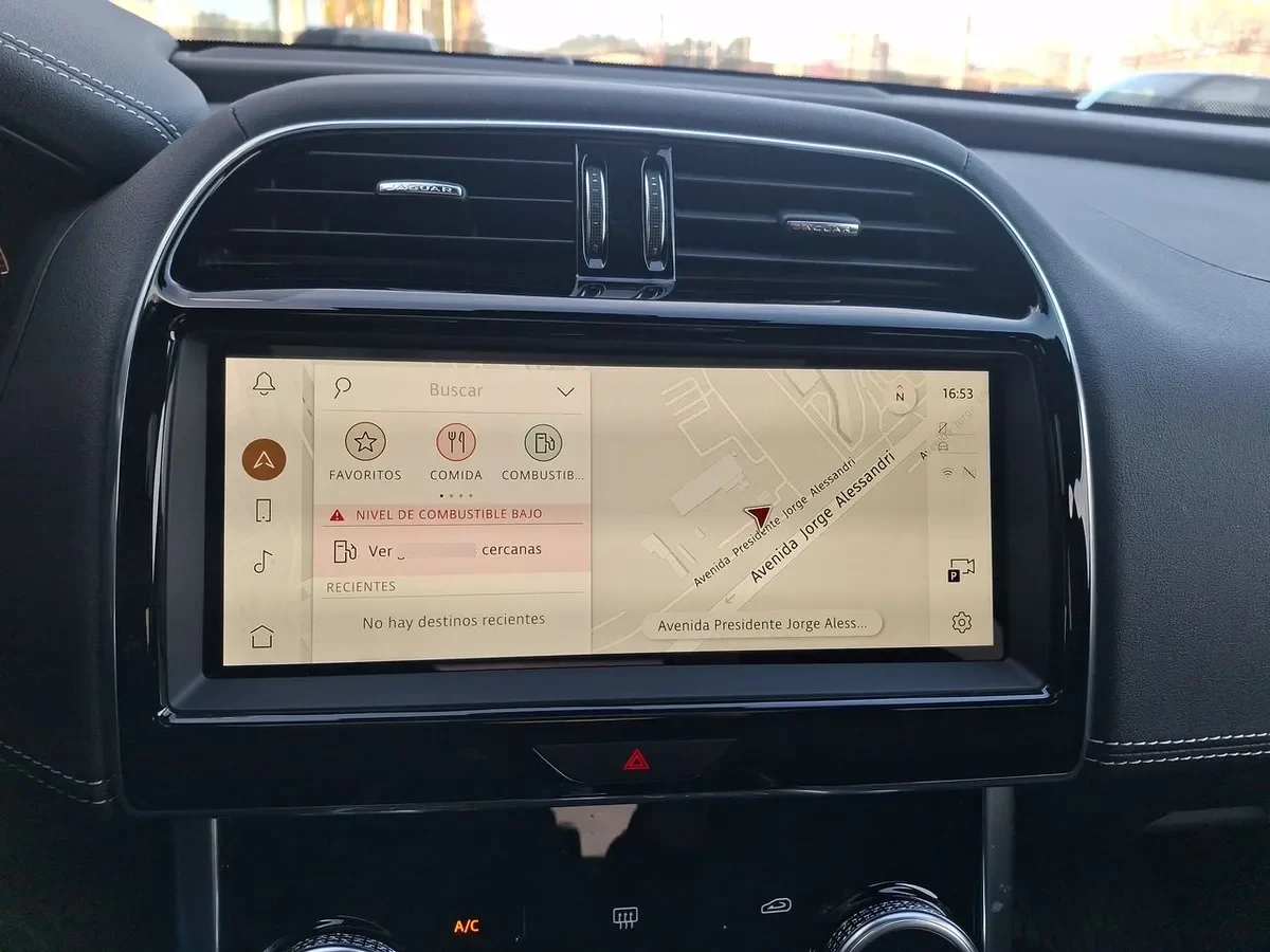 Jaguar Xe 2.0 R Dynamic 4x2 At año 2025