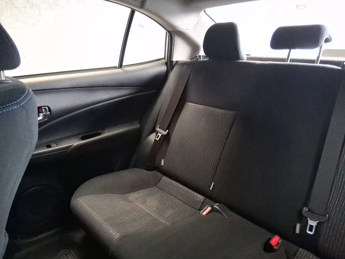 Toyota Yaris 1.5 Gli E 4x2 Mt 4p año 2022