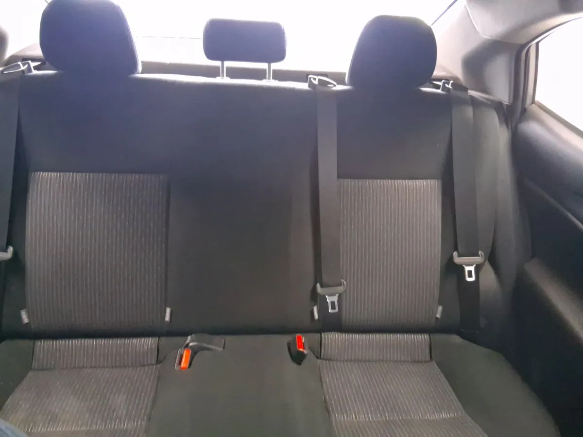 Toyota Yaris 1.5 Gli E 4x2 Mt 4p año 2022