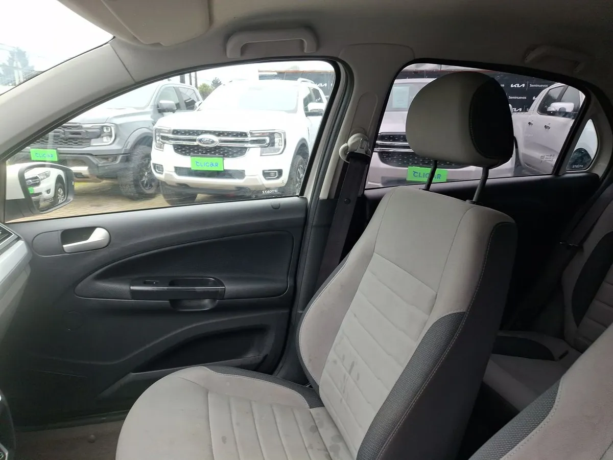 Volkswagen Gol 1.6 Highline 4x2 Mt 5p año 2021