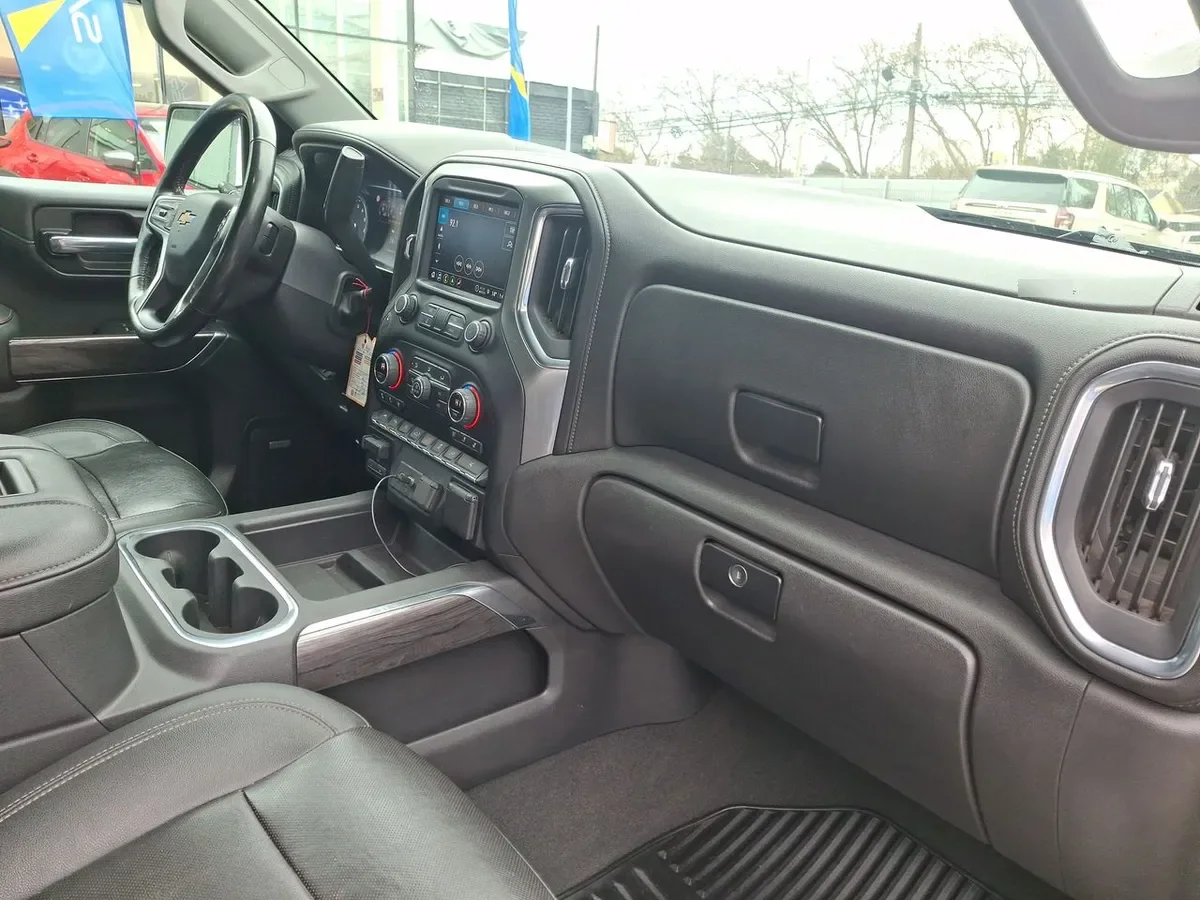 Chevrolet Silverado 5.3 Ltz 4x2 At 4p año 2022