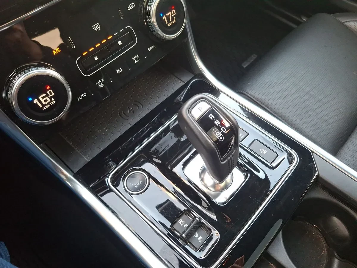 Jaguar Xe 2.0 R Dynamic 4x2 At año 2025