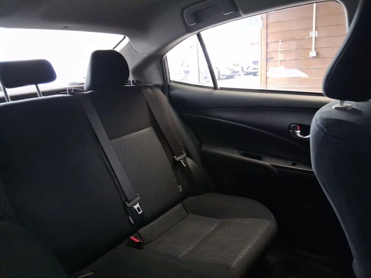 Toyota Yaris 1.5 Gli E 4x2 Mt 4p año 2022