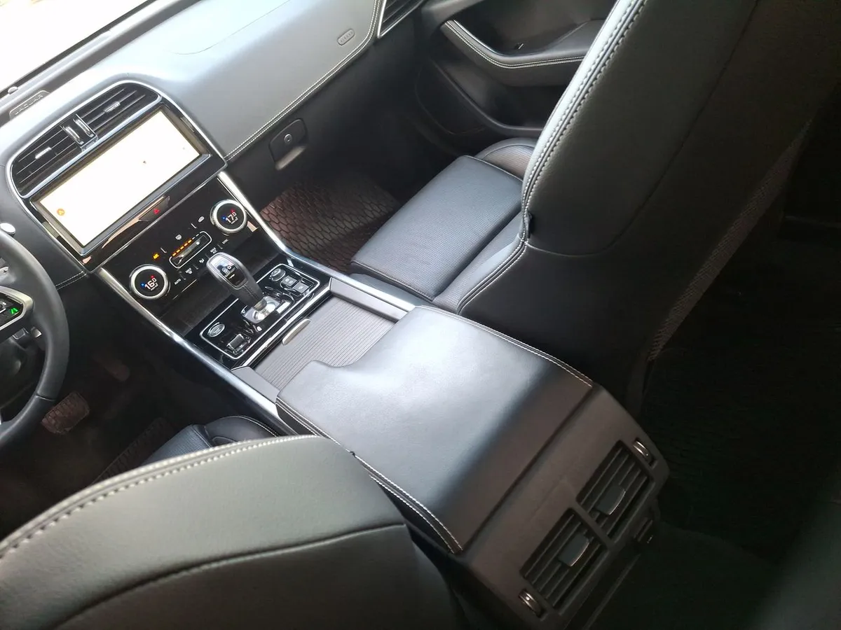 Jaguar Xe 2.0 R Dynamic 4x2 At año 2025