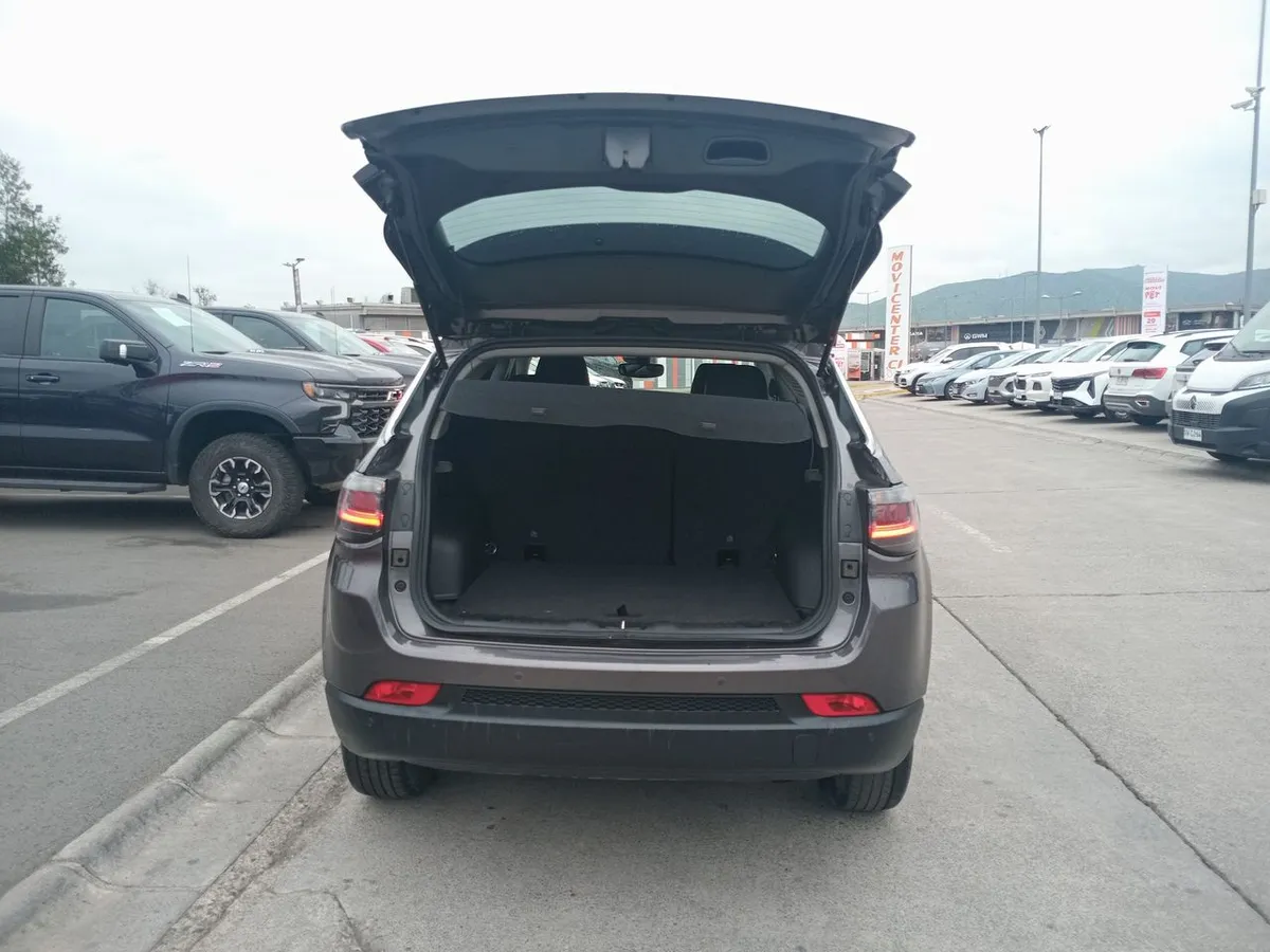 Jeep Compass 1.3 Longitude 4x2 At 5p año 2024