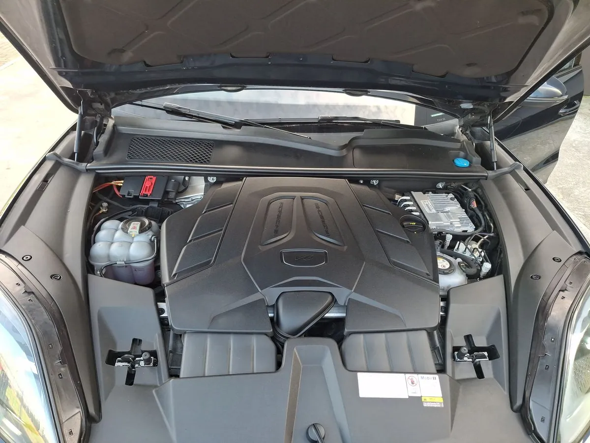 Porsche Cayenne 3.0 E-Hybrid Coupe 4x4 At 5p año 2025