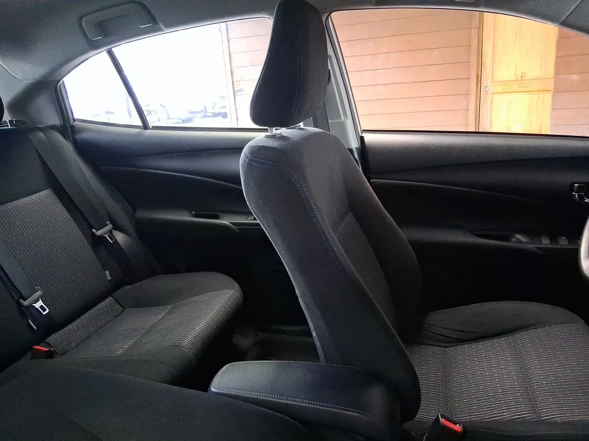 Toyota Yaris 1.5 Gli E 4x2 Mt 4p año 2022