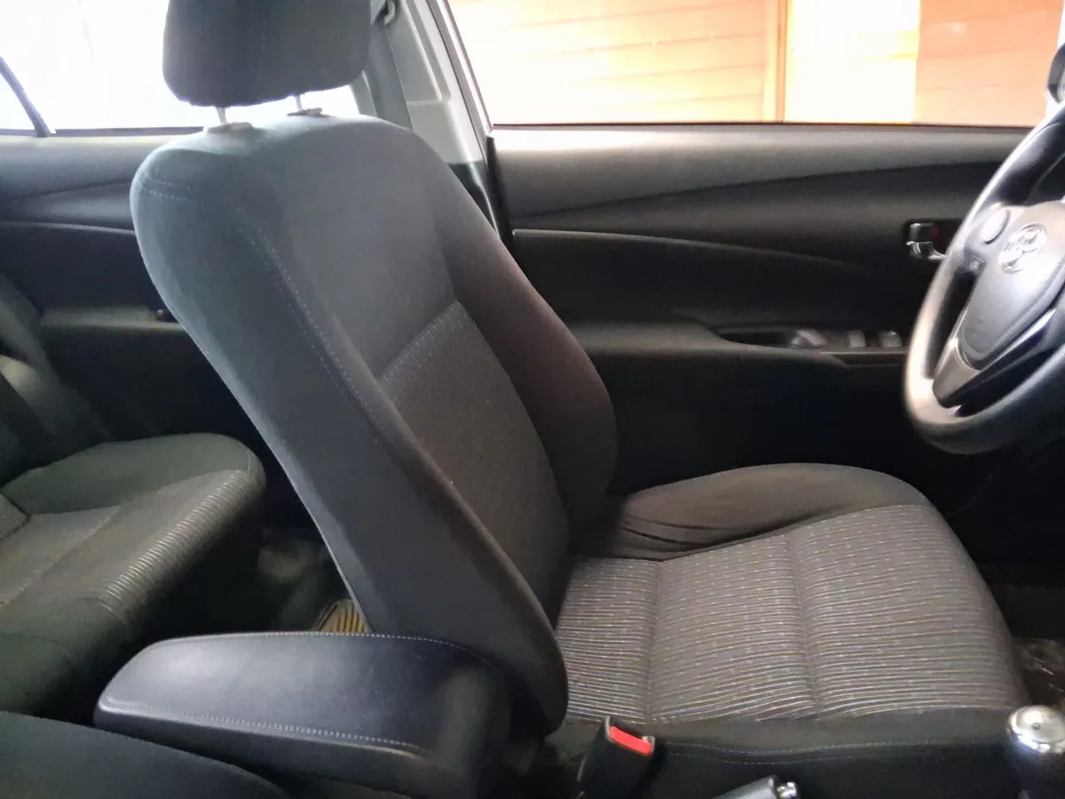 Toyota Yaris 1.5 Gli E 4x2 Mt 4p año 2022