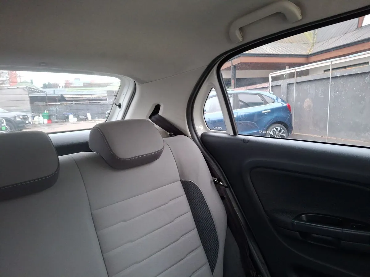 Volkswagen Gol 1.6 Highline 4x2 Mt 5p año 2021