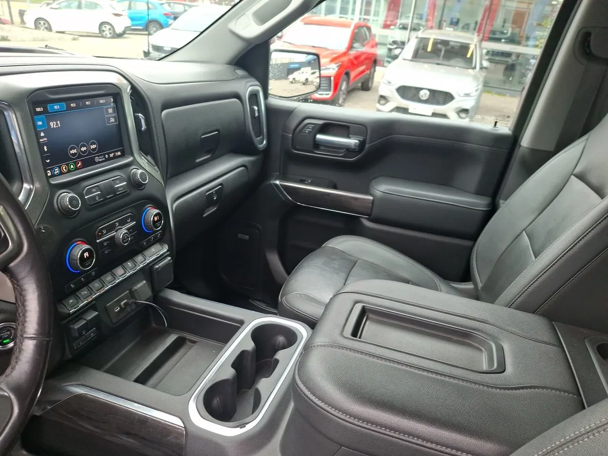 Chevrolet Silverado 5.3 Ltz 4x2 At 4p año 2022