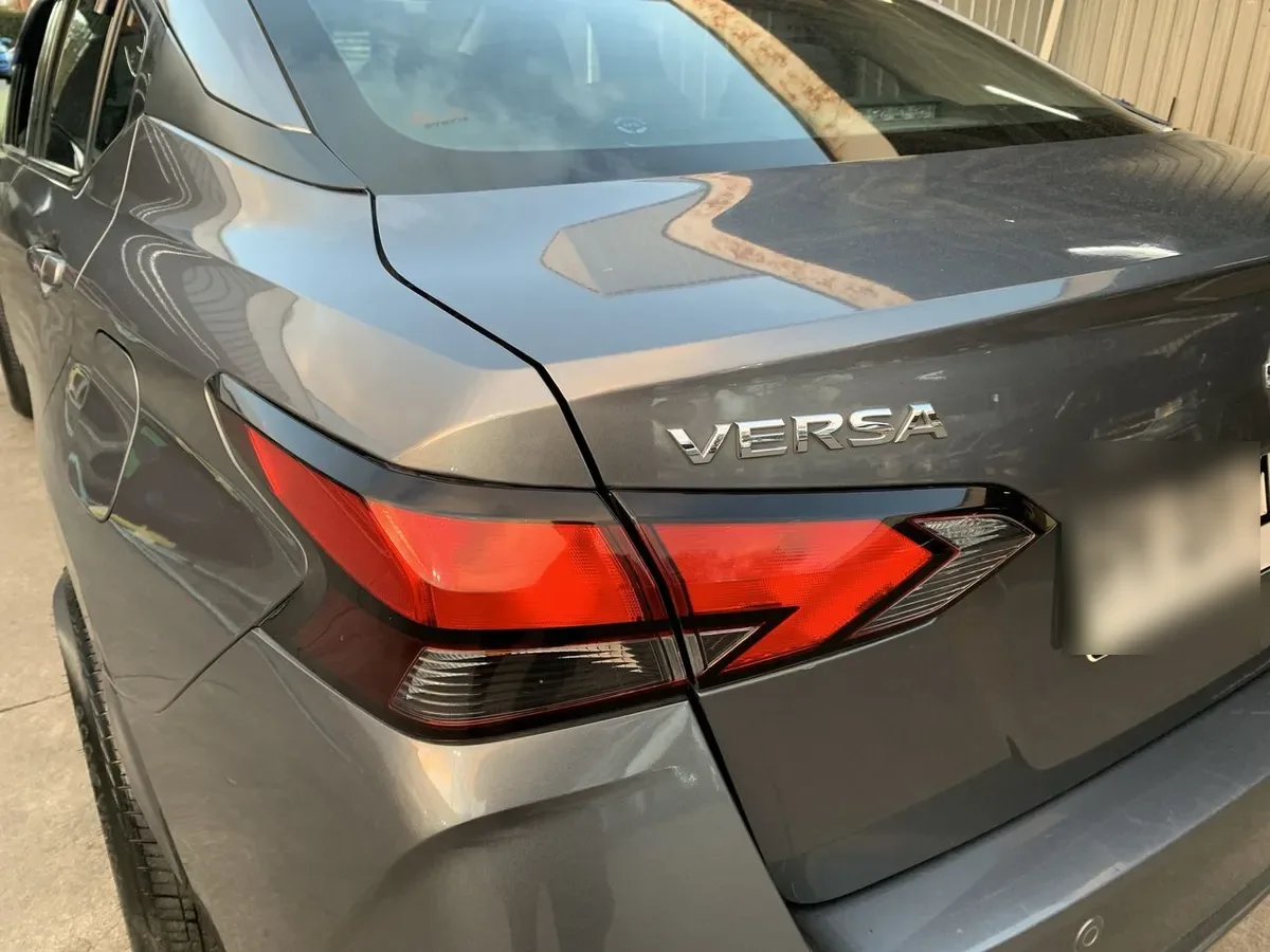 Nissan Versa 1.6 Sense 4x2 Mt 4p año 2021