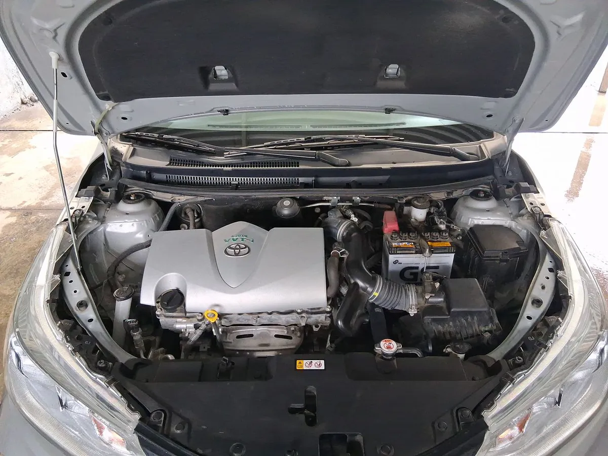 Toyota Yaris 1.5 Gli E 4x2 Mt 4p año 2022