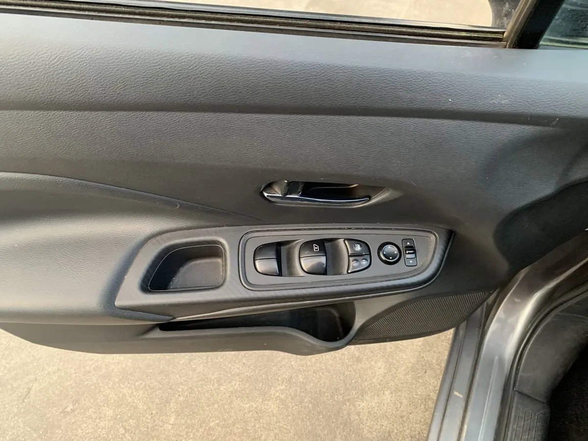 Nissan Versa 1.6 Sense 4x2 Mt 4p año 2021