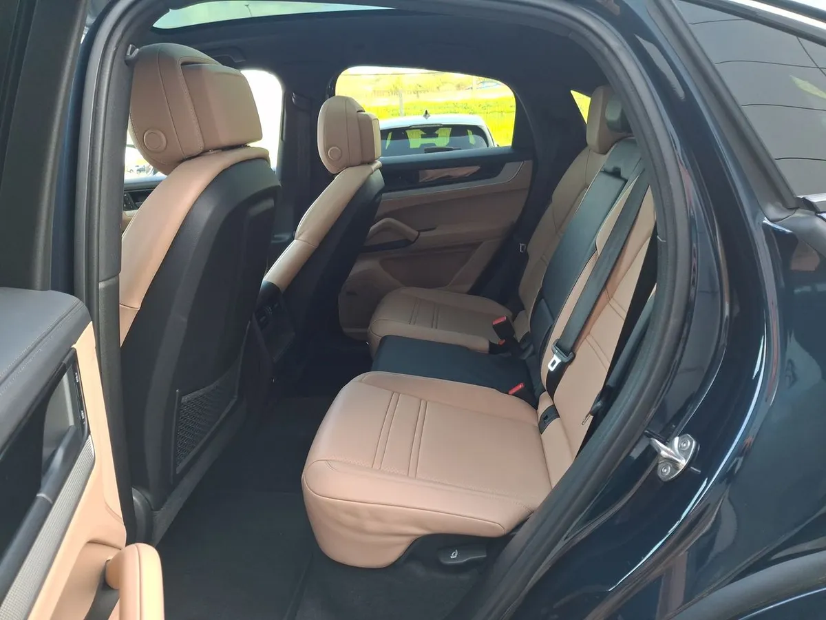 Porsche Cayenne 3.0 E-Hybrid Coupe 4x4 At 5p año 2025
