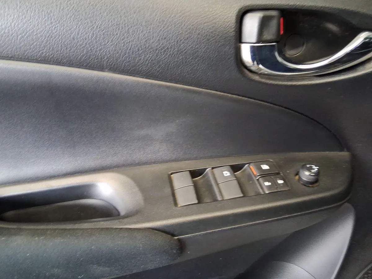 Toyota Yaris 1.5 Gli E 4x2 Mt 4p año 2022