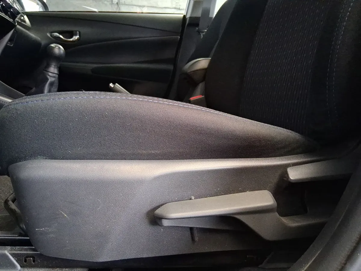 Toyota Yaris 1.5 Gli E 4x2 Mt 4p año 2022
