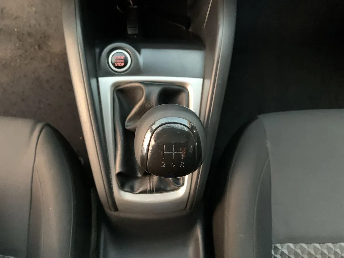 Nissan Versa 1.6 Sense 4x2 Mt 4p año 2021