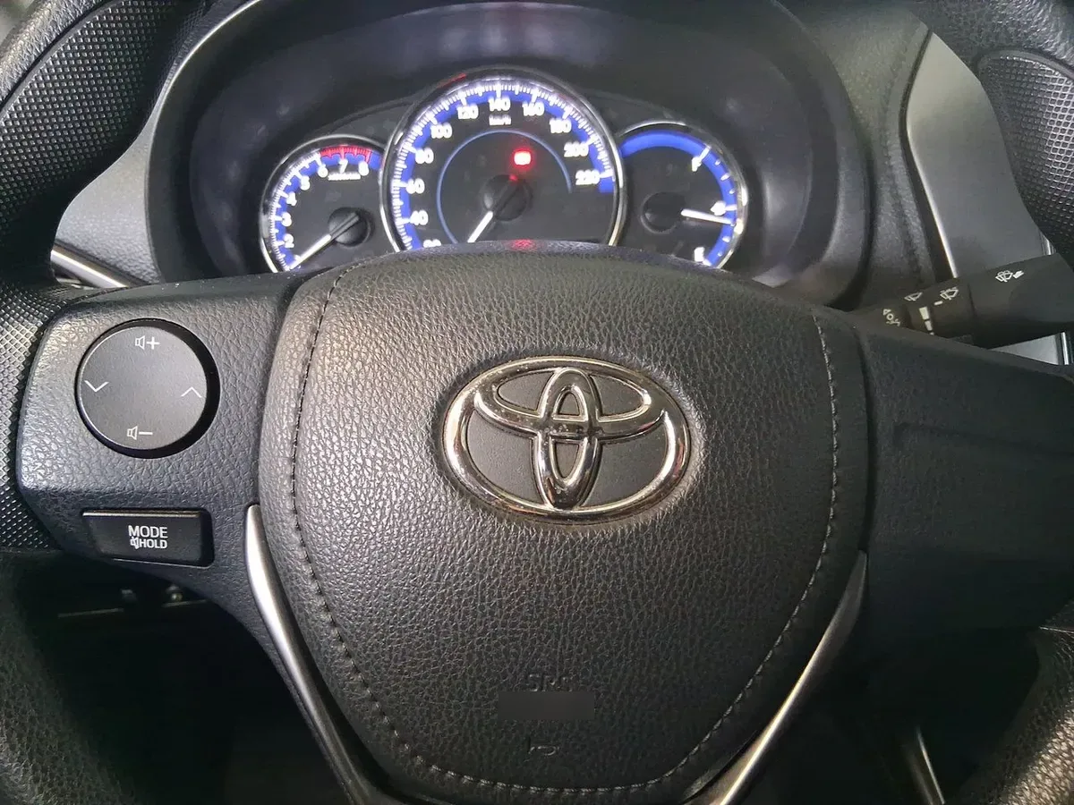 Toyota Yaris 1.5 Gli E 4x2 Mt 4p año 2022