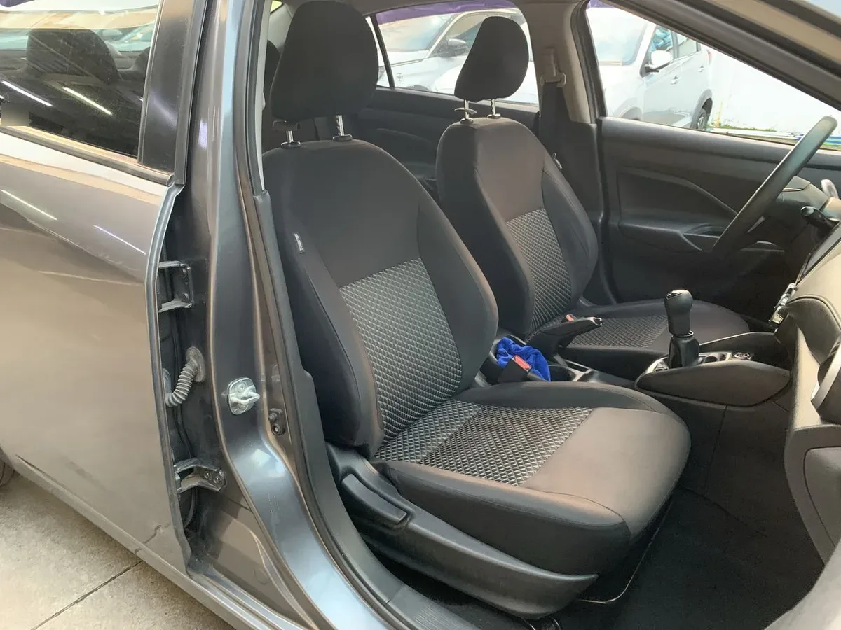 Nissan Versa 1.6 Sense 4x2 Mt 4p año 2021