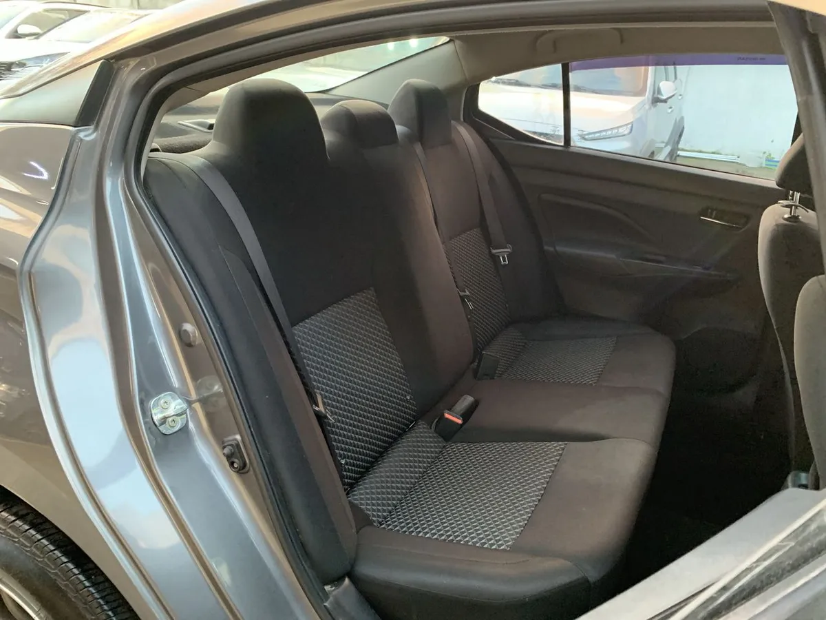 Nissan Versa 1.6 Sense 4x2 Mt 4p año 2021