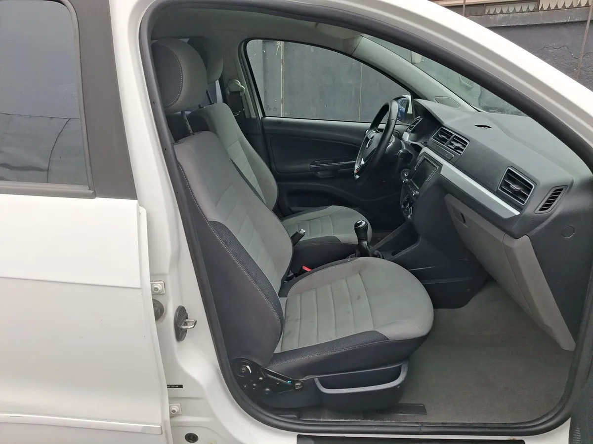 Volkswagen Gol 1.6 Highline 4x2 Mt 5p año 2021