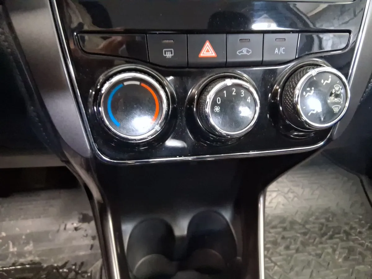 Toyota Yaris 1.5 Gli E 4x2 Mt 4p año 2022