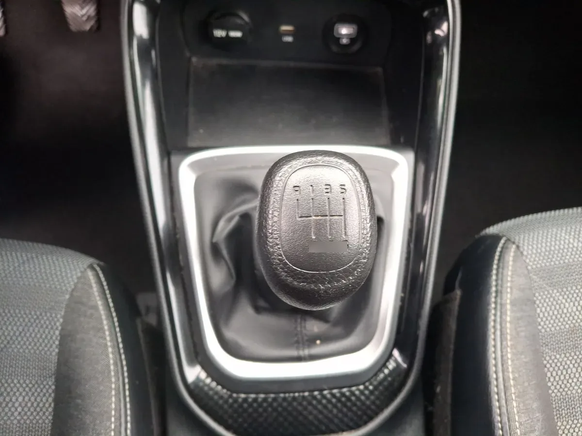 Kia Sonet 1.5 Ex Full 4x2 Ri 6mt 5p año 2024