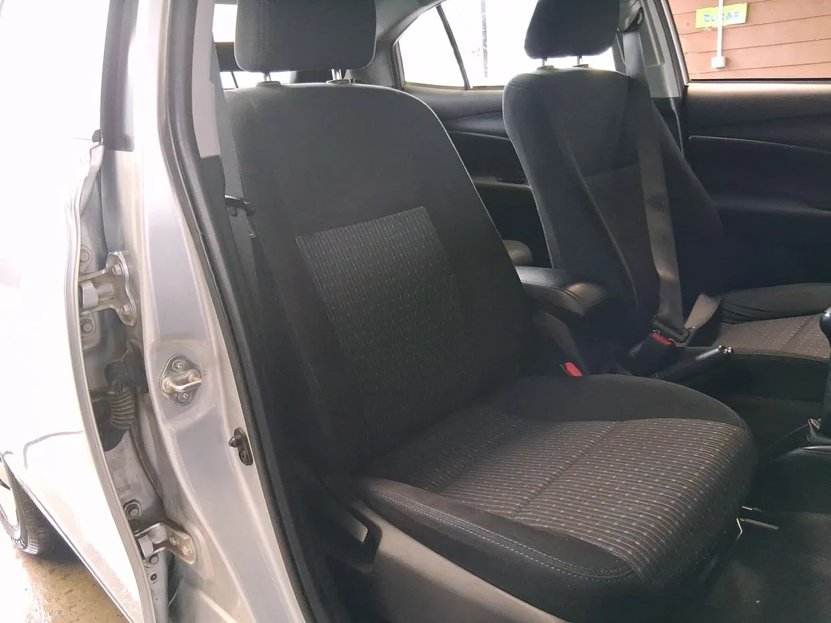 Toyota Yaris 1.5 Gli E 4x2 Mt 4p año 2022