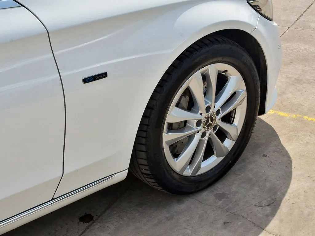 Mercedes-Benz C 300 C300e 2.0 T año 2021