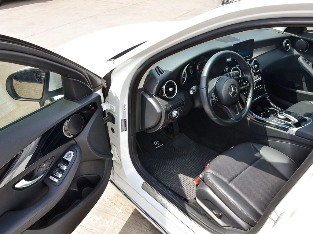 Mercedes-Benz C 300 C300e 2.0 T año 2021