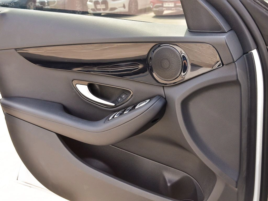 Mercedes-Benz C 300 C300e 2.0 T año 2021