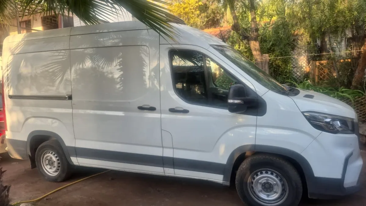 MAXUS DELIVER 9 2.0 Minibus L3h2 Mt Diesel año 2022