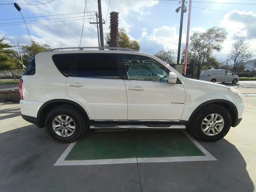 Ssangyong Rexton 2.0 Diesel 4x2 año 2014