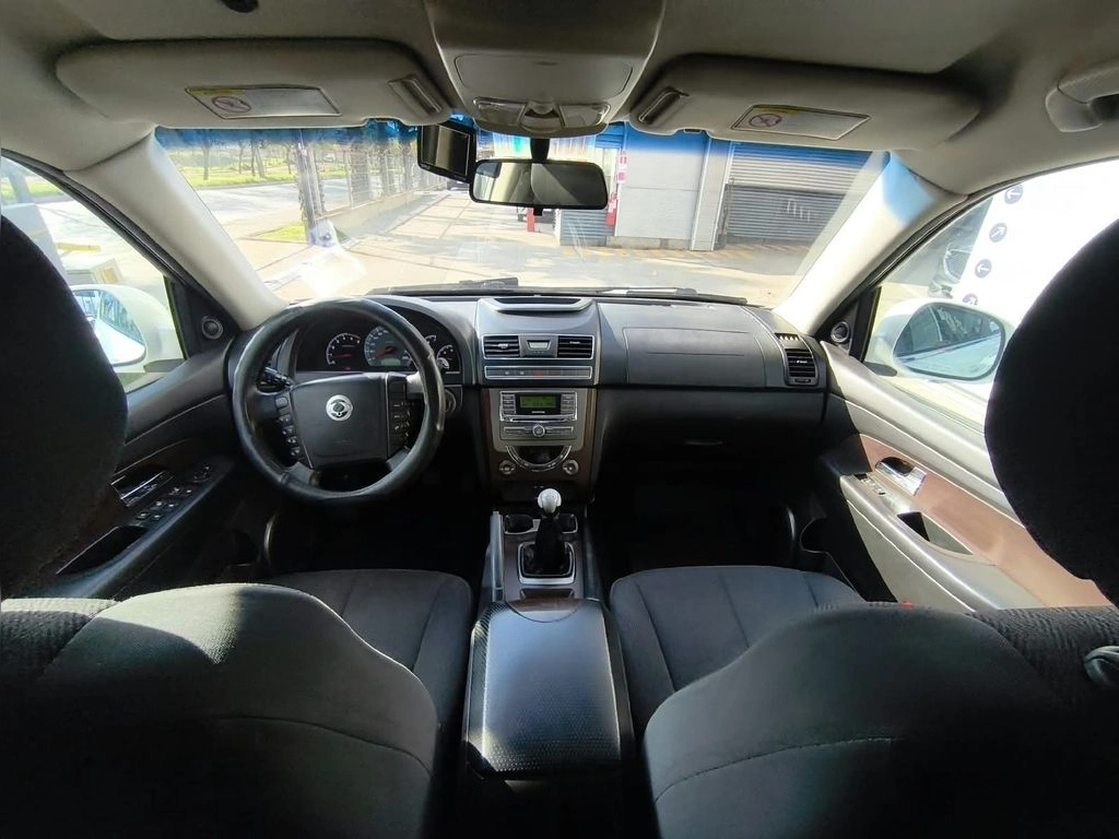 Ssangyong Rexton 2.0 Diesel 4x2 año 2014
