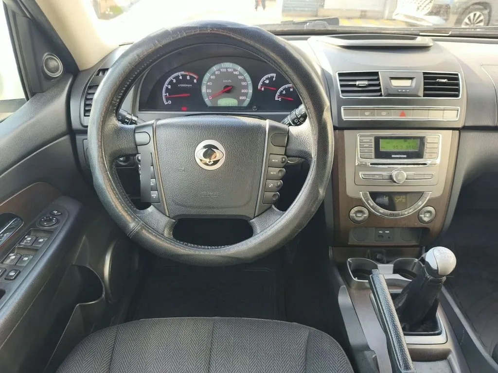 Ssangyong Rexton 2.0 Diesel 4x2 año 2014