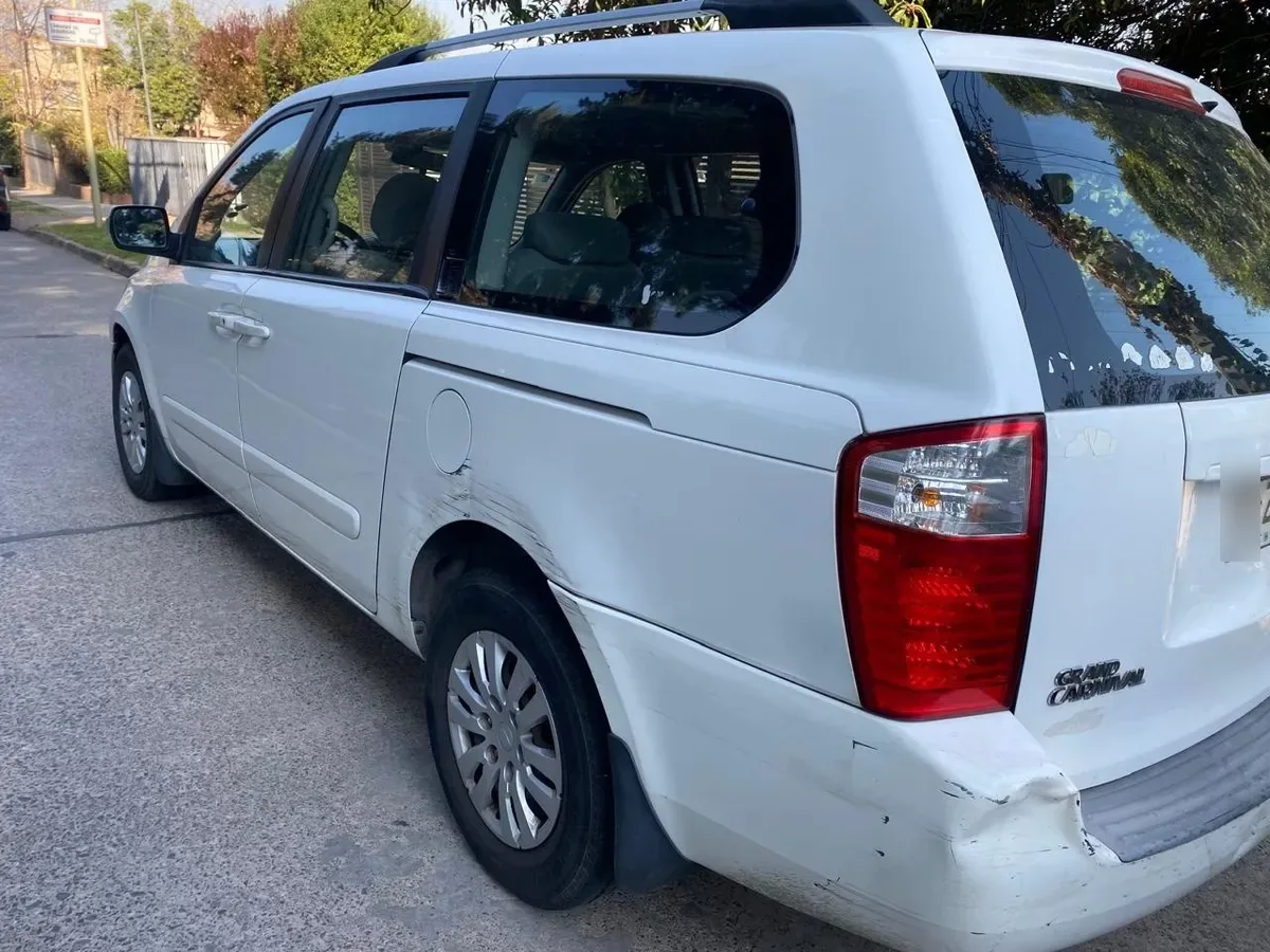 KIA MOTORS GRAND CARNIVAL Grand Carnival Lx Dsl 2.9 Mec año 2011