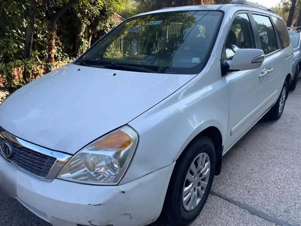 KIA MOTORS GRAND CARNIVAL Grand Carnival Lx Dsl 2.9 Mec año 2011