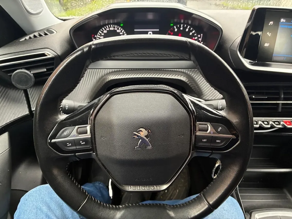 PEUGEOT 2008 1.2 Premier Puretech 130 Mt año 2020