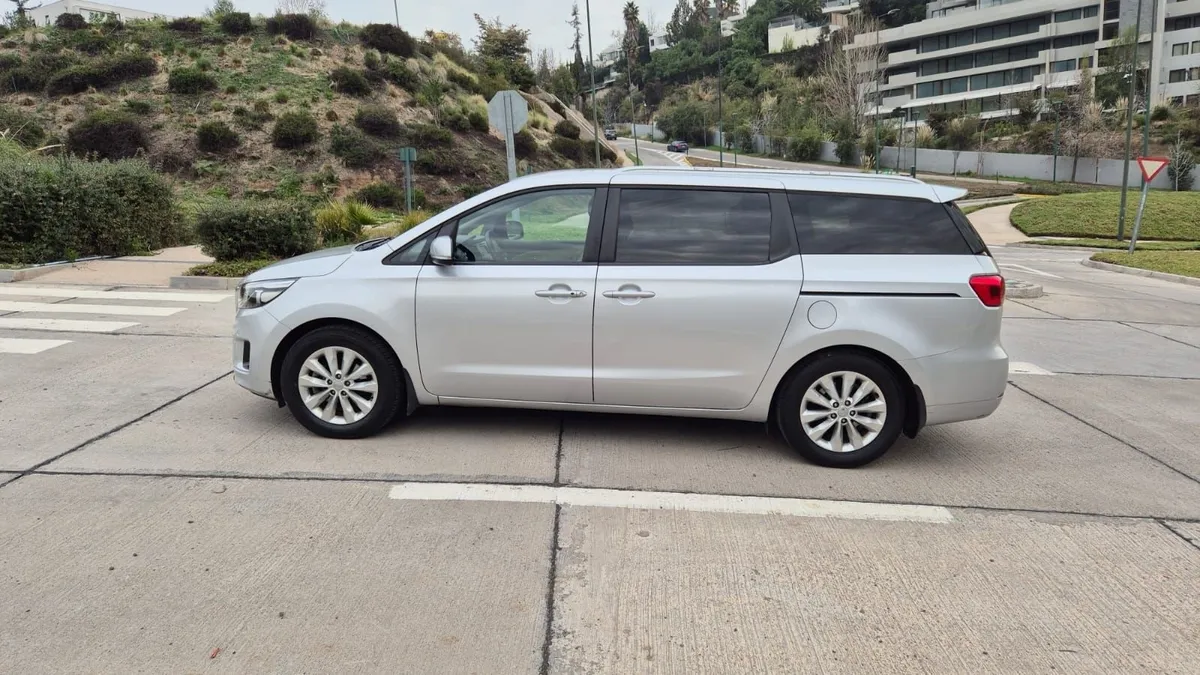 KIA MOTORS GRAND CARNIVAL Grand Carnival Ex 3.3 Gsl 6at Ltd año 2018