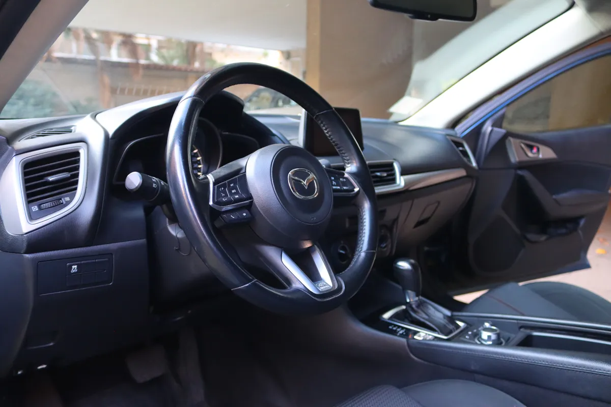 MAZDA MAZDA3 2.0 Sport V Sr 6at año 2019