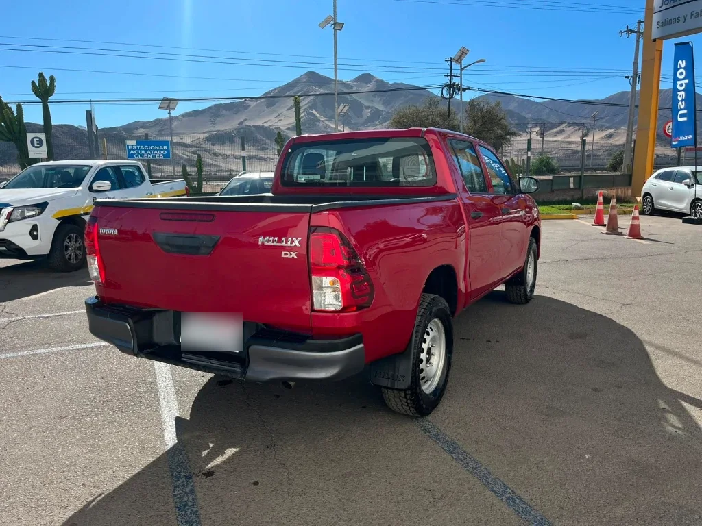 Toyota Hilux Dc 4x2 2.4 D Dx Mt año 2023