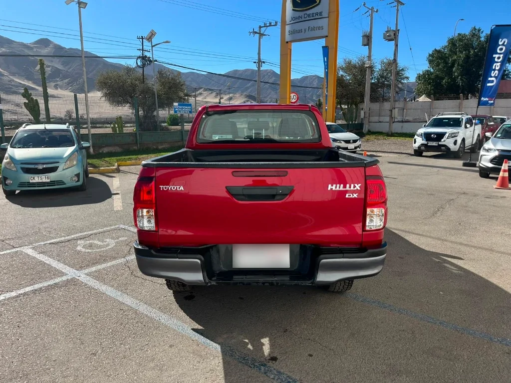 Toyota Hilux Dc 4x2 2.4 D Dx Mt año 2023