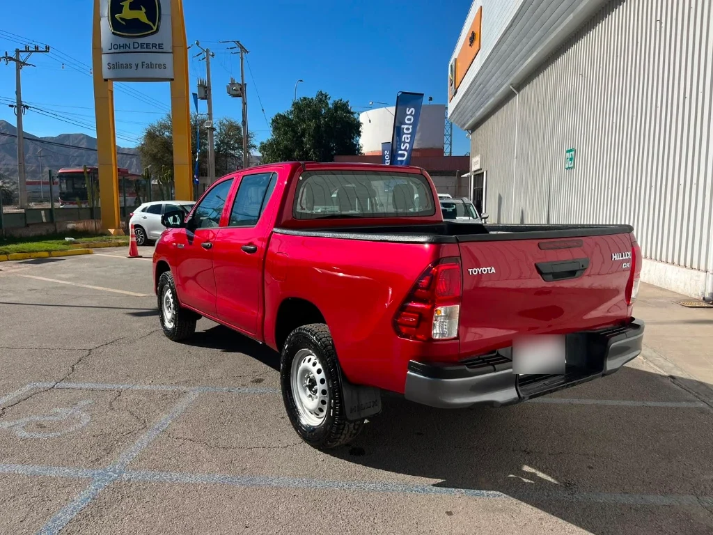 Toyota Hilux Dc 4x2 2.4 D Dx Mt año 2023