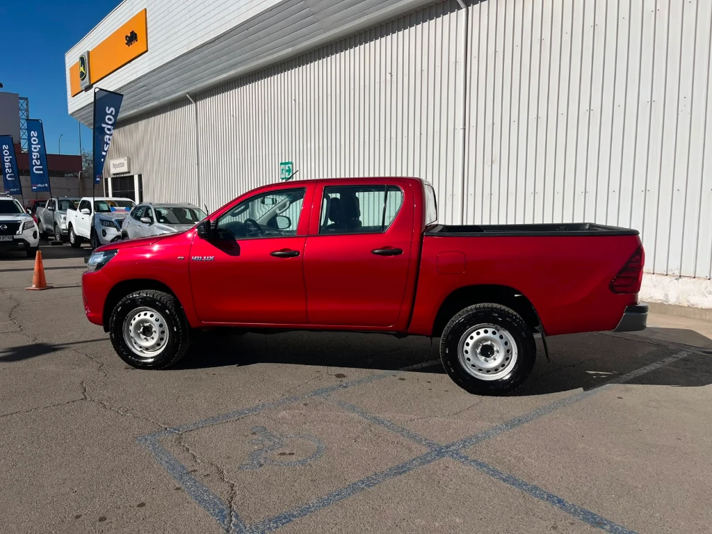 Toyota Hilux Dc 4x2 2.4 D Dx Mt año 2023