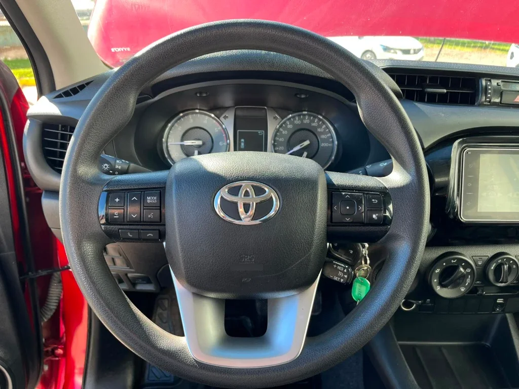 Toyota Hilux Dc 4x2 2.4 D Dx Mt año 2023