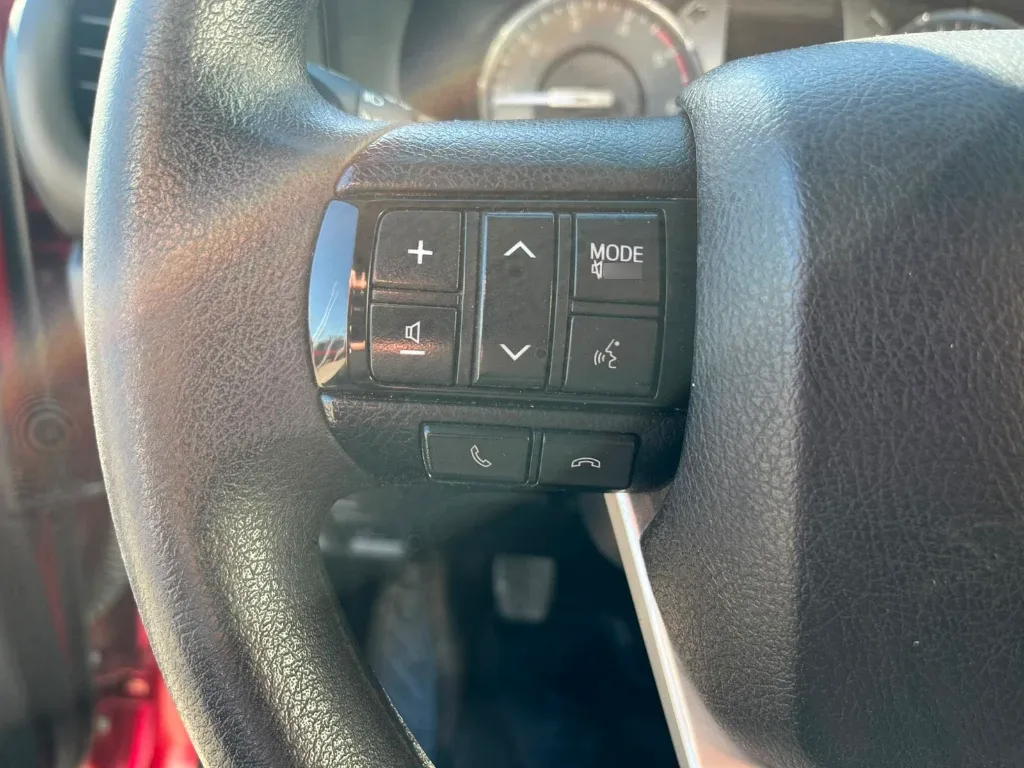 Toyota Hilux Dc 4x2 2.4 D Dx Mt año 2023