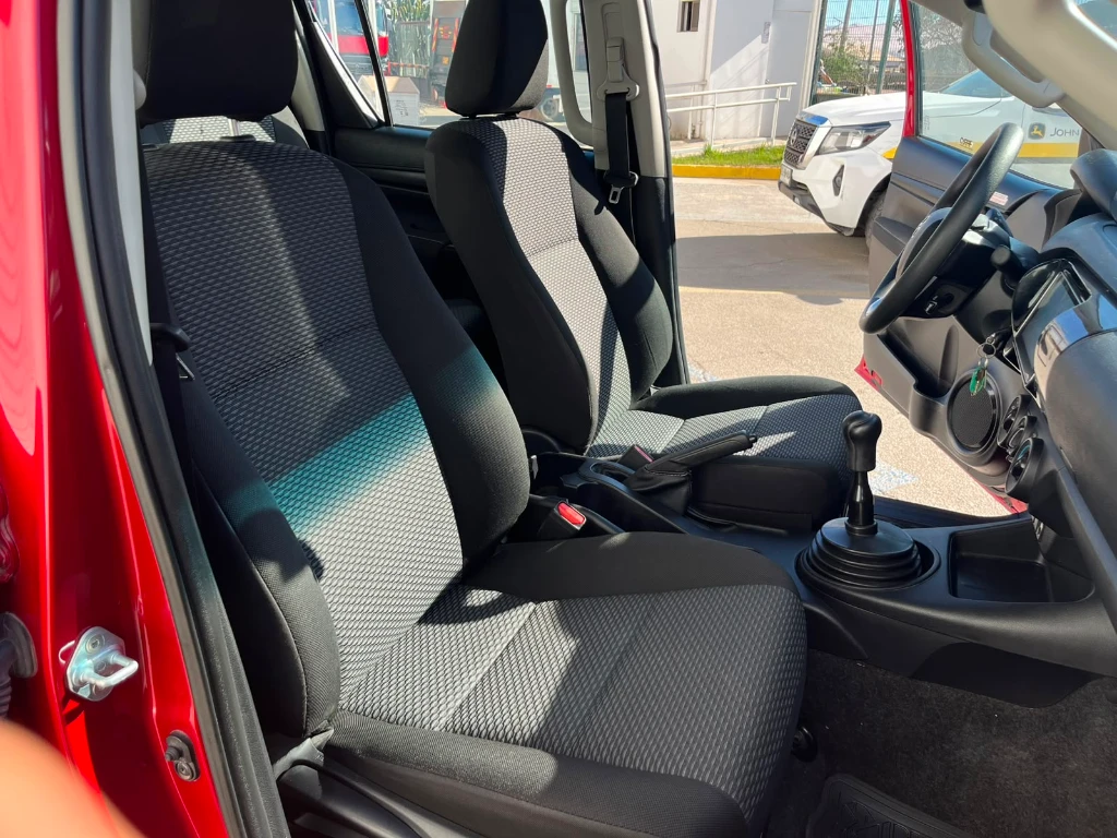Toyota Hilux Dc 4x2 2.4 D Dx Mt año 2023