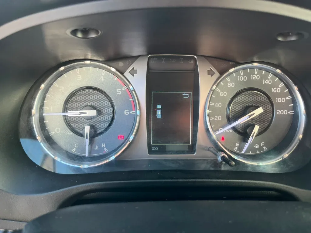Toyota Hilux Dc 4x2 2.4 D Dx Mt año 2023